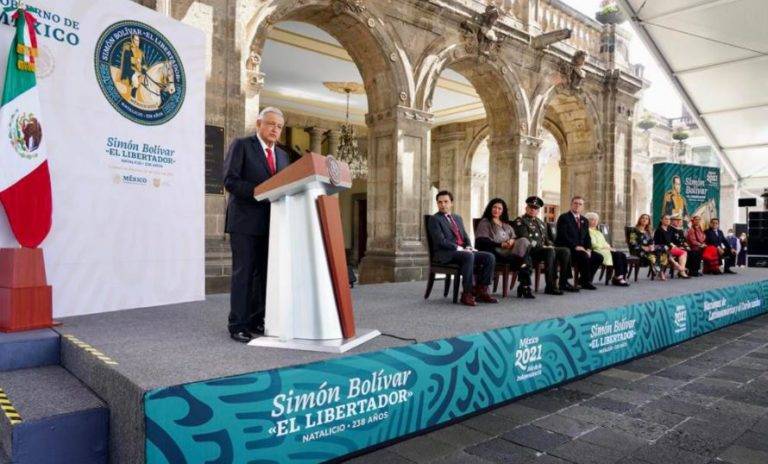 Simón Bolívar era un político con vocación; AMLO en el 238 aniversario de su natalicio