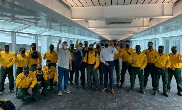 México envía brigada de 101 combatientes, ayudarán a incendios en Canadá