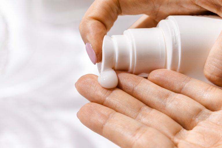 Johnson & Johnson retira protectores solares por sustancia cancerigena