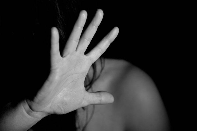 Hombre golpeó a su esposa porque soñó que le era infiel