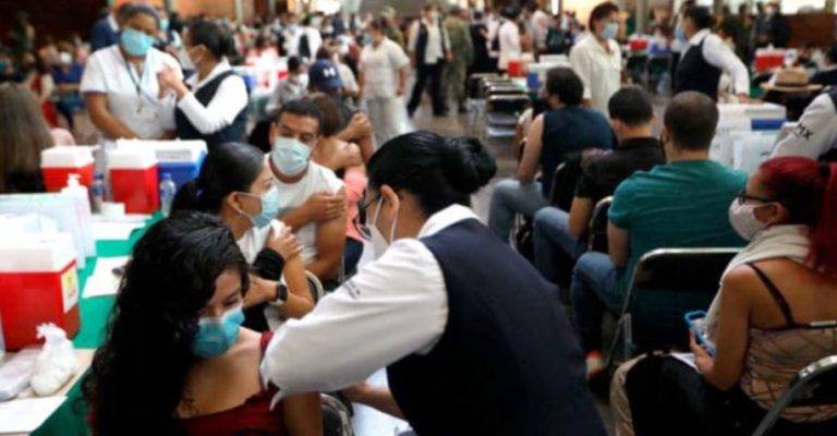 Estas son las sedes y fechas para que se vacunen los de 30-39 años en CDMX