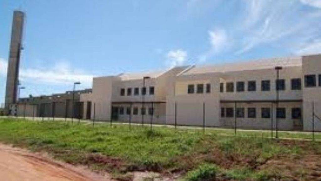 Castran y arrancan corazón a pedófilo en cárcel de Brasil