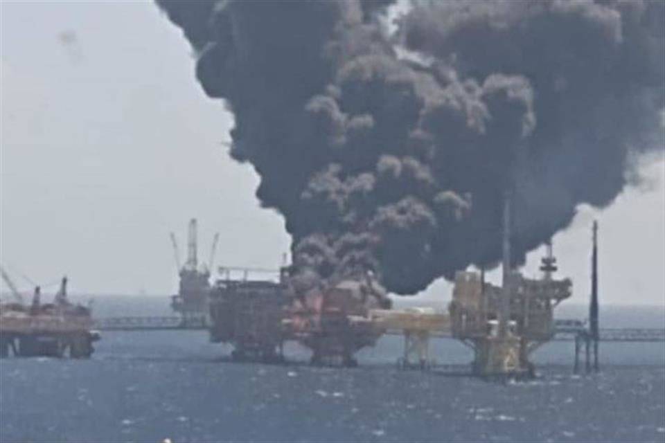Plataforma de Pemex se incendia en el Golfo de México
