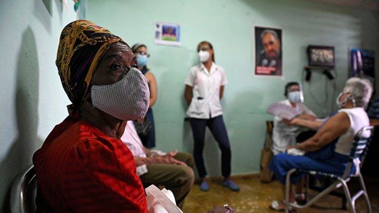 Cuba autoriza el uso de emergencia de dos vacunas contra la Covid-19
