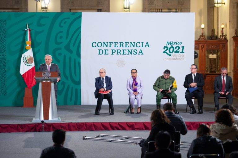 En México se podría vacunar a niños y adolescentes enfermos: AMLO