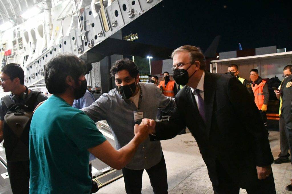 México rescata a reporteros extranjeros de Afganistán; EU no lo logró