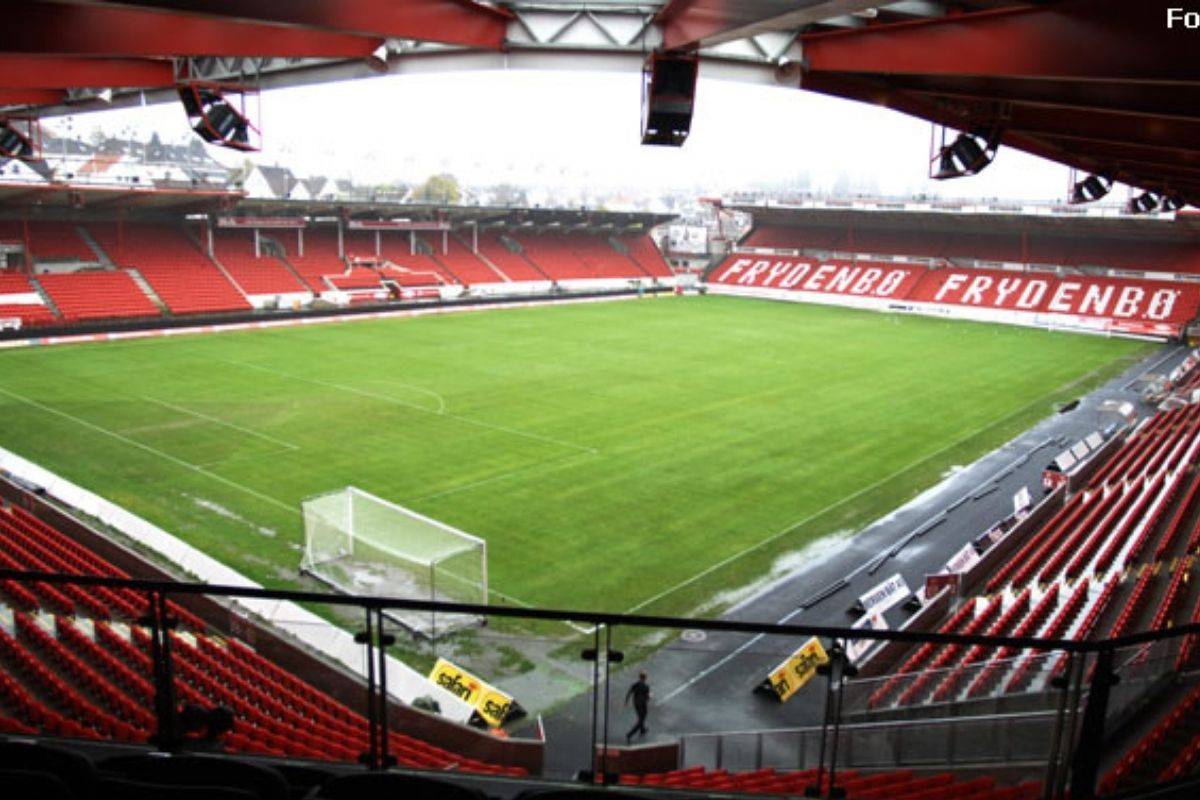 Futbolistas noruegos organizan orgía en pleno estadio