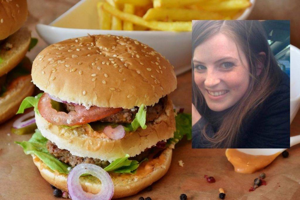 Joven se disloca la mandíbula al intentar comer una hamburguesa triple