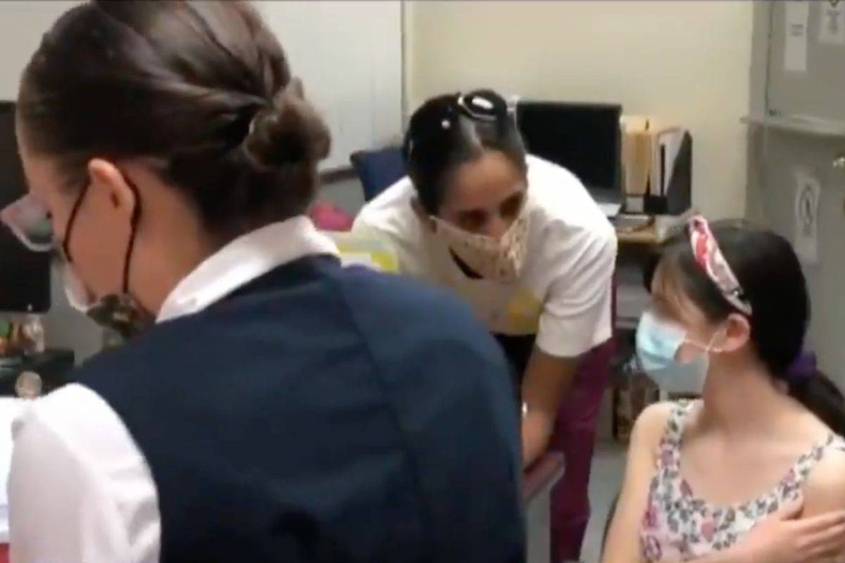 Niña de 13 años recibe vacuna contra Covid-19 tras ganar un amparo