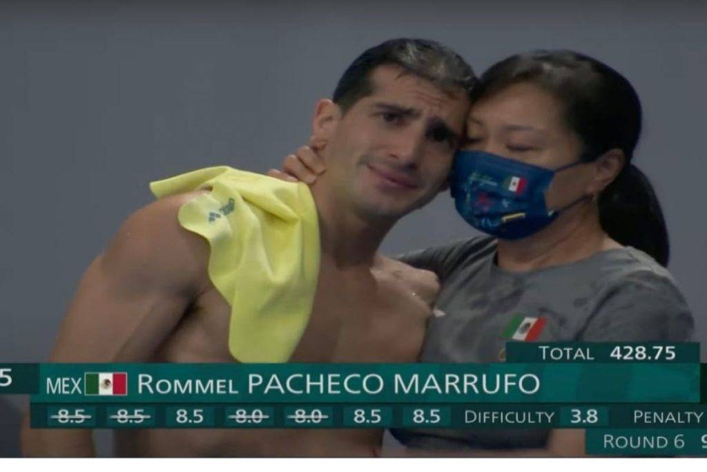 Rommel Pacheco dice adiós a los clavados entre lágrimas y sin medalla