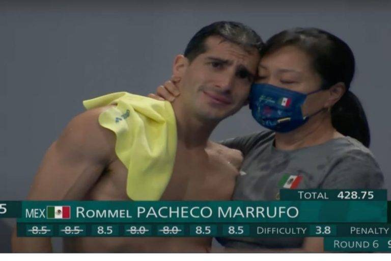 Rommel Pacheco dice adiós a los clavados entre lágrimas y sin medalla