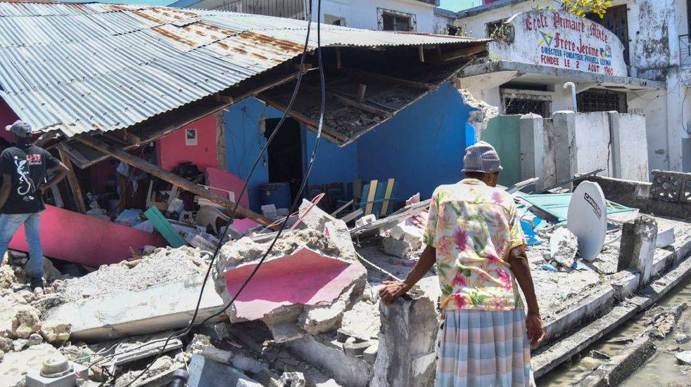 Asciende a 724 el número de muertos por el sismo en Haití