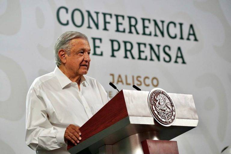 AMLO felicita a Aremi Fuentes por bronce en Tokio 2020; premiará cuartos lugares