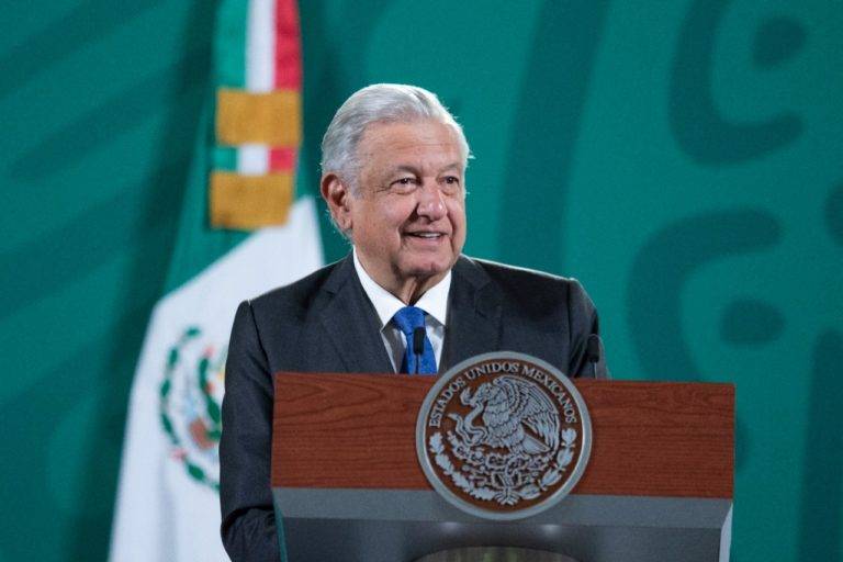 Pueden denunciar a expresidentes e instituciones deben investigar: AMLO