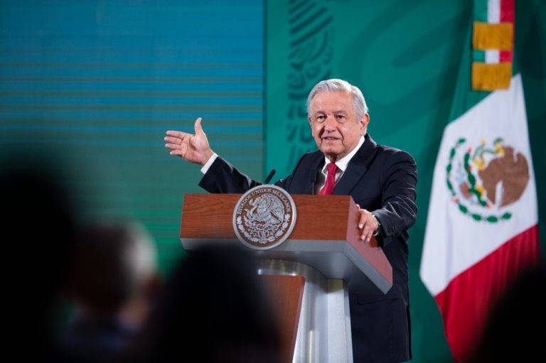Renovación total al TEPJF, la solución a la crisis: AMLO