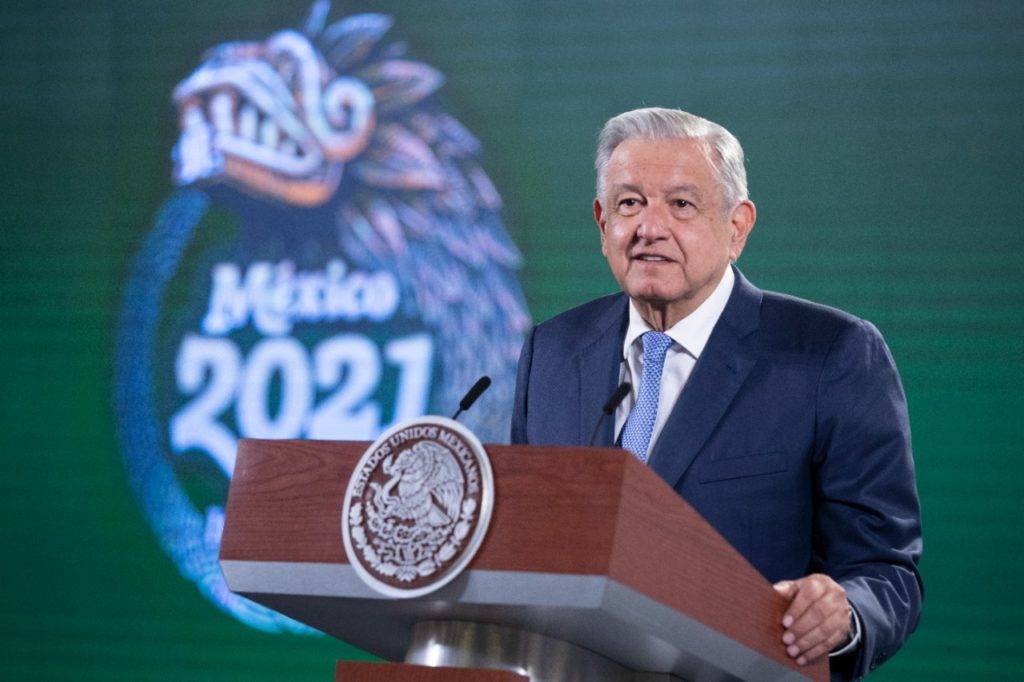 Hay "intereses creados" en amparos contra Agua Saludable para la Laguna: AMLO