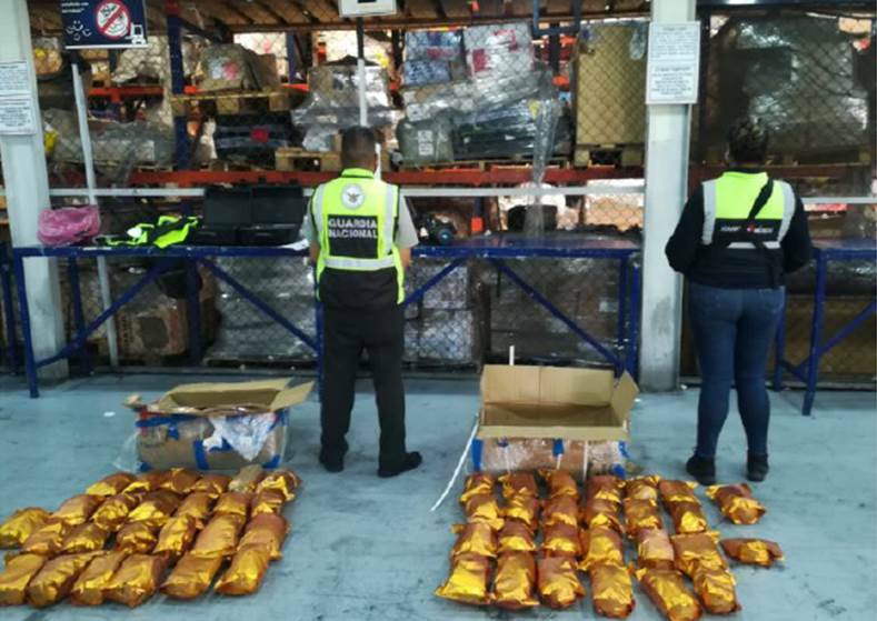 Aduanas y Guardia Nacional decomisan 55 kg de Fentanilo en el AICM