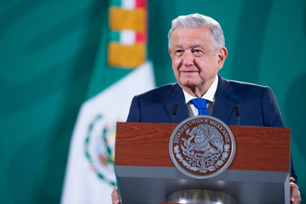 Anaya es alumno de Fernández de Cevallos; hay que exhibirlos: AMLO