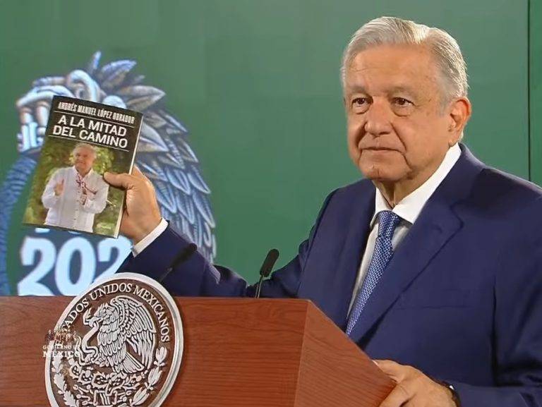 Recomiendo a mis adversarios leer mi libro; ya está a la venta: AMLO