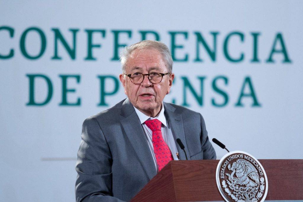 Entregan 6 mil 650 condecoraciones a personal médico que atiende hospitales Covid