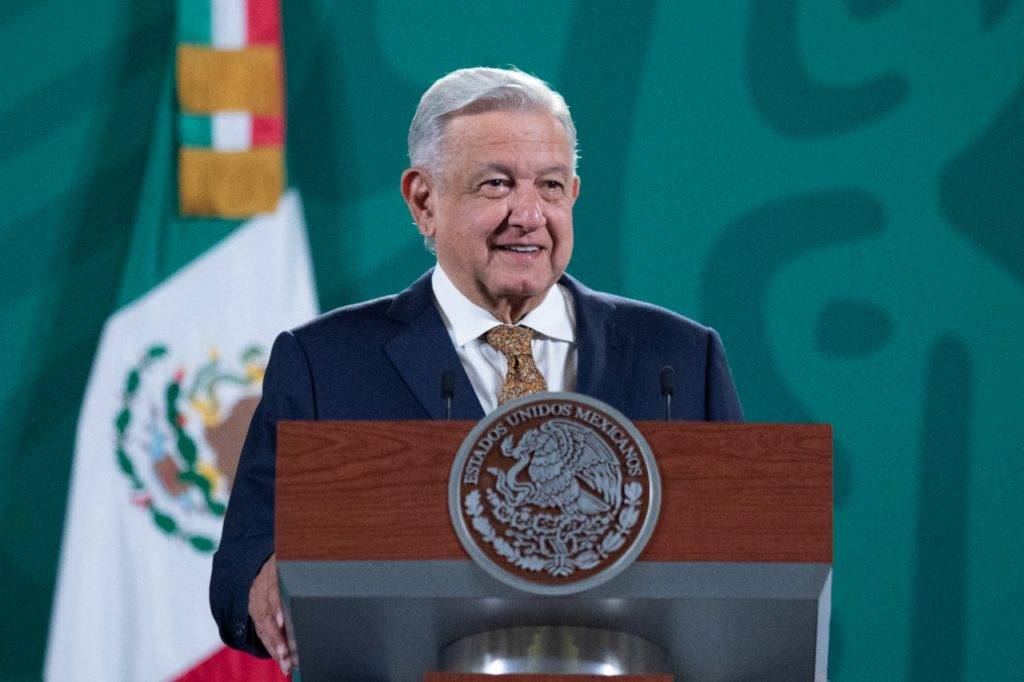 Se crearán cerca de 300 mil empleos en la ruta del Tren Maya y el Istmo: AMLO