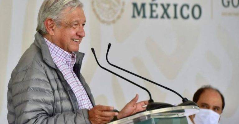 Dejen trabajar al gobierno y olvídense de politiquerías, dice AMLO a ONG's