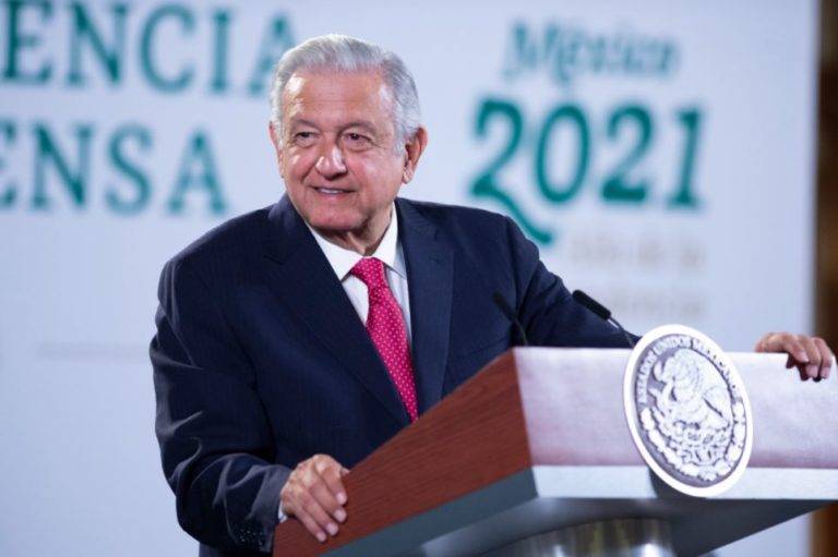 No son obligatorios el regreso a las aulas ni la carta compromiso: AMLO