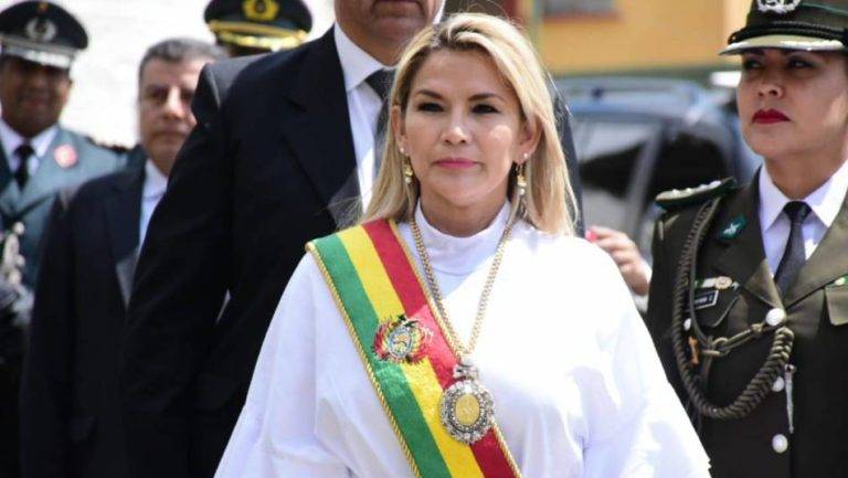 Acusan a Jeanine Áñez de “genocidio” por muerte de manifestantes opositores