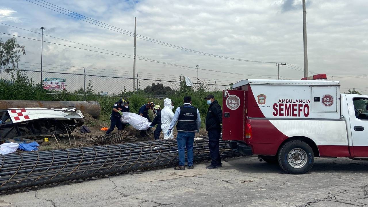 Grúa colisiona y mata a 5 trabajadores en Ecatepec