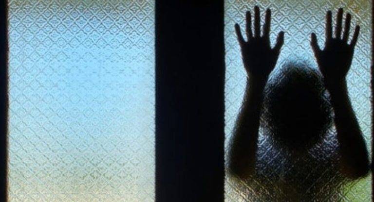 Suicidios de niños triplican los casos de muertes por Covid