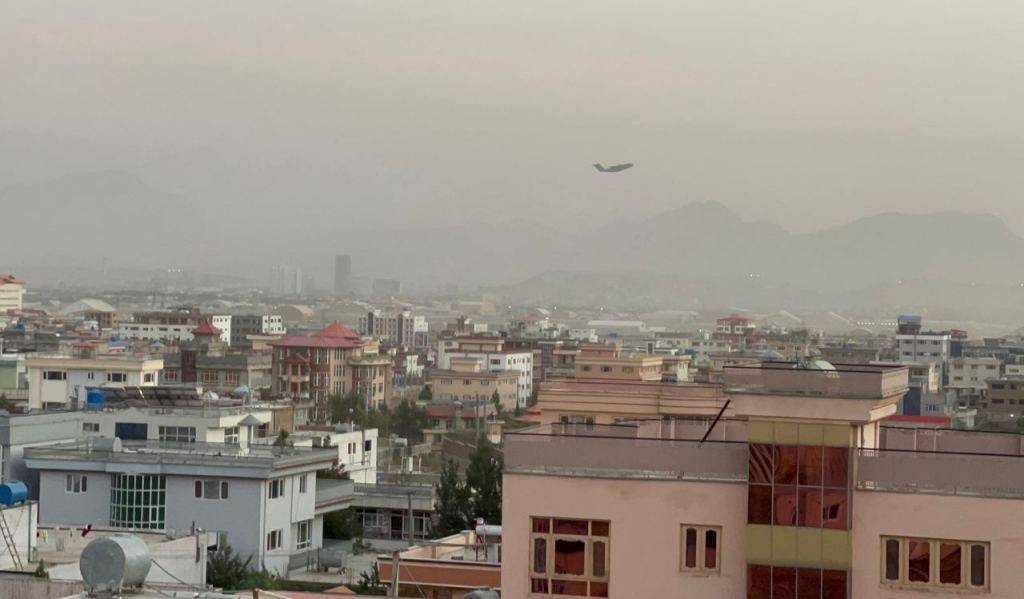 Se registra tercera explosión cerca del aeropuerto de Kabul