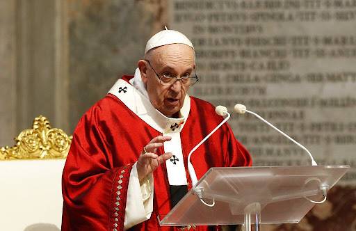 El Papa Francisco pidió denunciar la explotación laboral luego de que recibió una carta de un periodista denunciando la explotación laboral en la creación de libros.