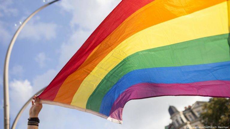 Suiza aprueba matrimonio igualitario