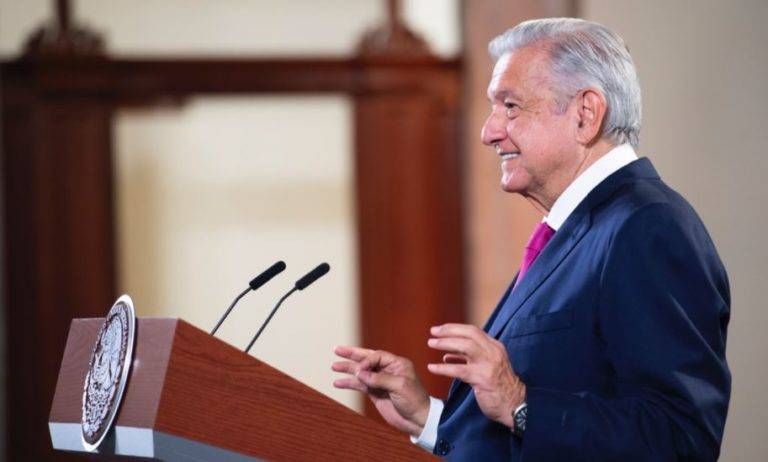 Pemex no está a la deriva; ya inició la reestructuración de la deuda: AMLO