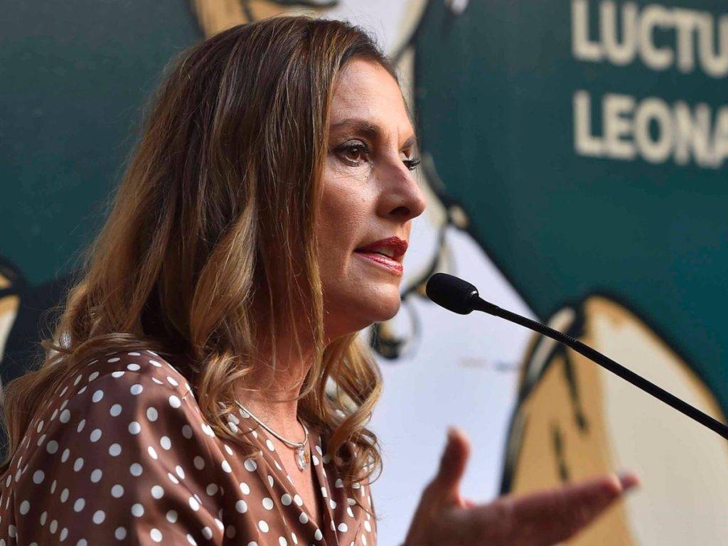 Beatriz Gutiérrez celebra que estatua de mujer indígena sustituya la de Colón