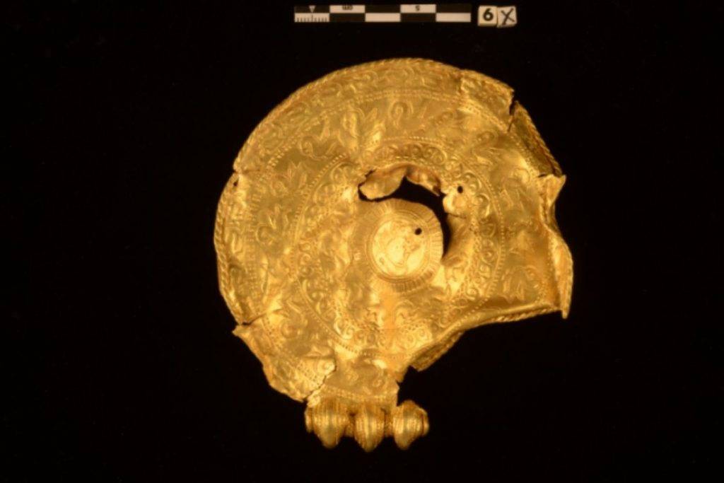 Hombre descubre tesoro vikingo en el campo de un amigo