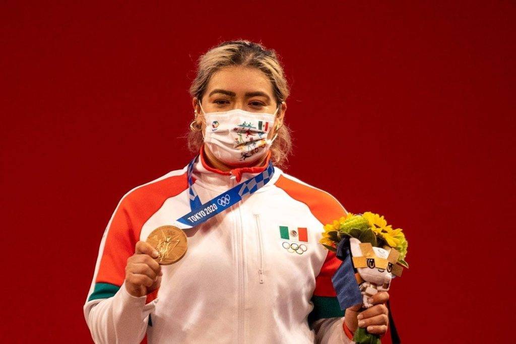 Medallista Areli Fuentes denuncia que recibió cheque sin fondos
