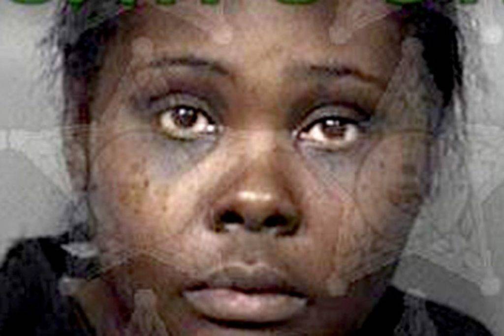 Mujer asesina a su hija adoptiva de 4 años porque “hablaba con demonios”