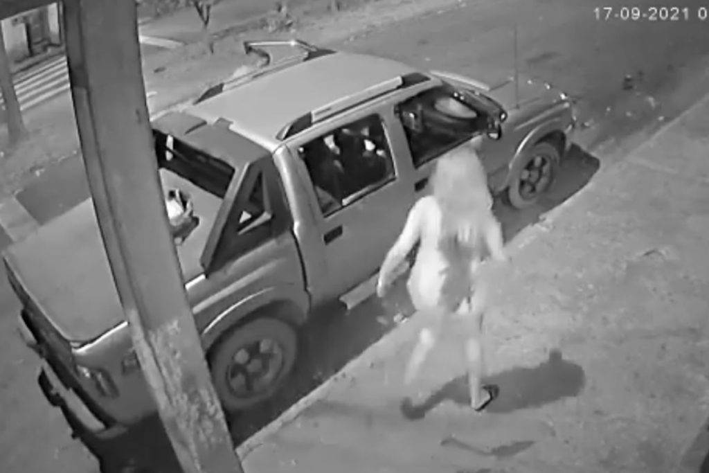 Hombre apuñala a su esposa por presunta infidelidad