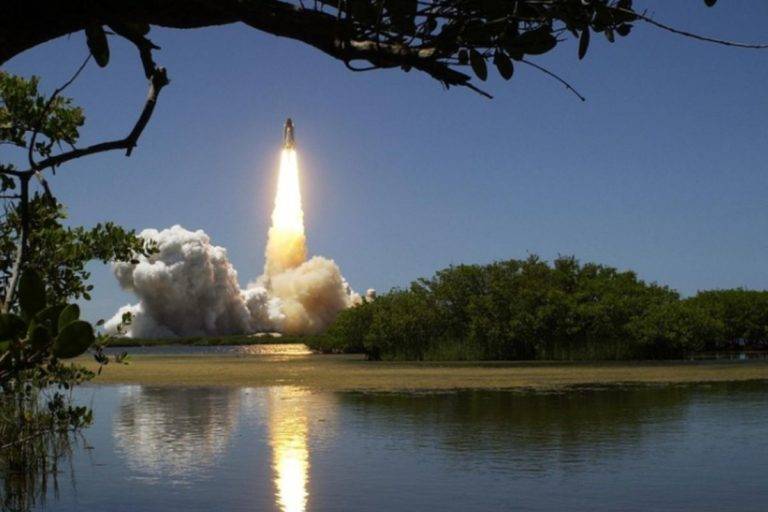México y Rusia firman acuerdo de cooperación espacial