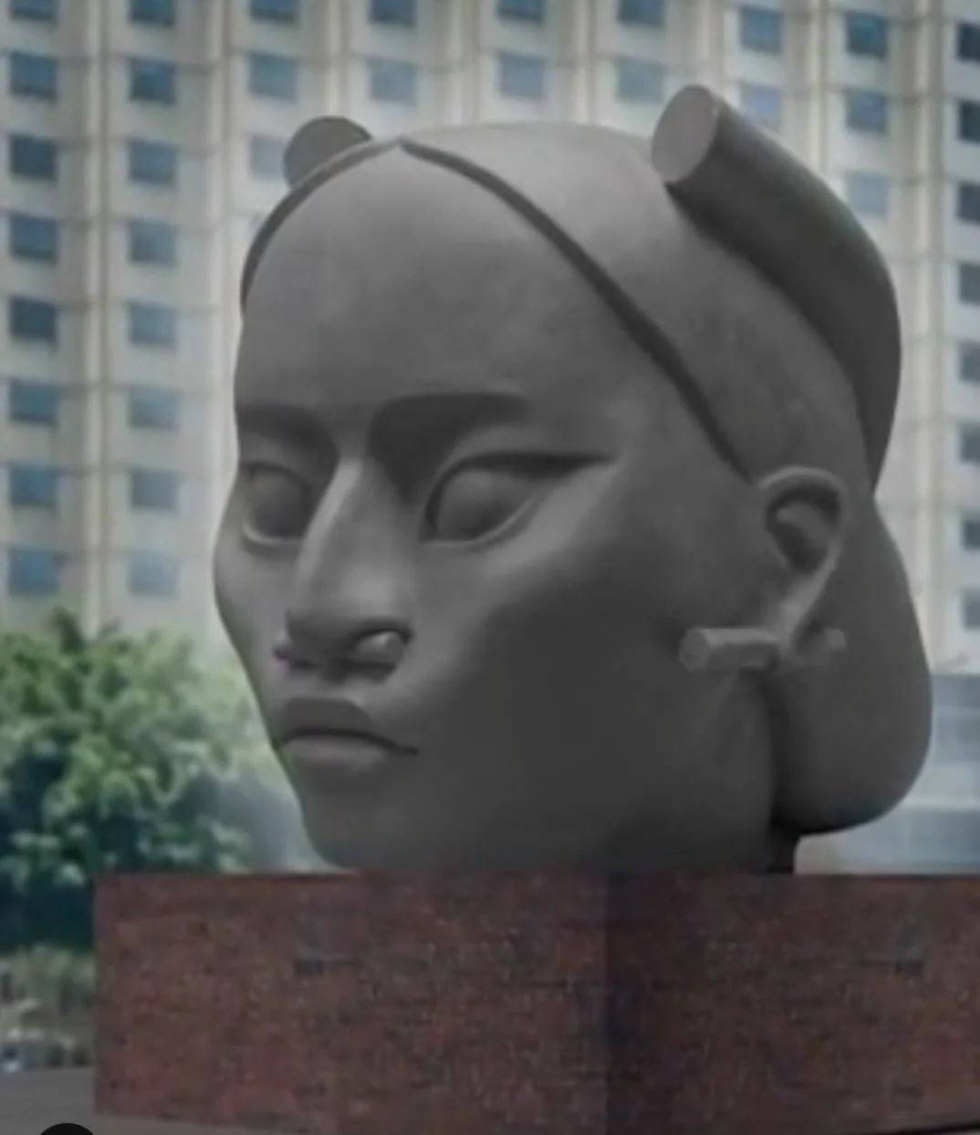 Esta es la escultura de tlalli, la mujer indígena que sustituirá a la de Colón