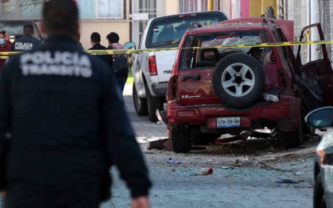 Bomba explota fuera de una casa en Puebla