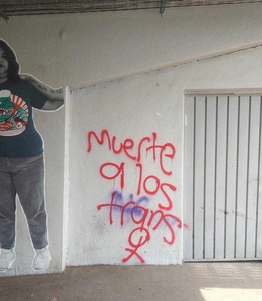 Comerciantes golpean a integrantes de Tianguis Disidente