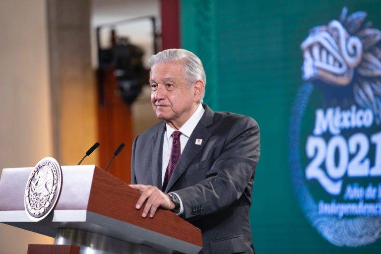 Sin outsourcing, empresarios piden basificación de empleados: AMLO