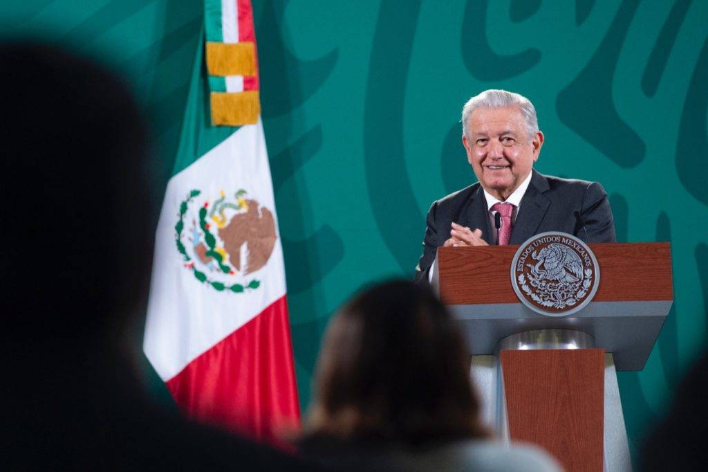 Mensaje de AMLO para Lilly Téllez: "eres liberal o conservadora"