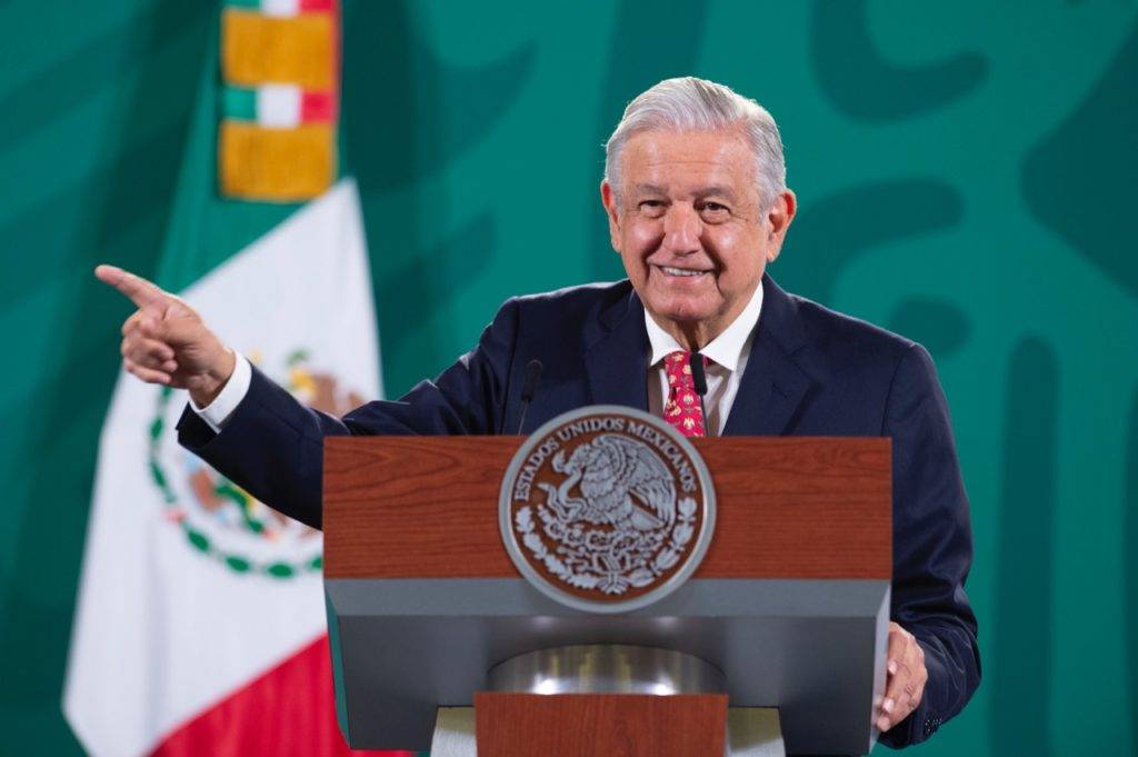 AMLO exhibe las mentiras de Quadri sobre Salvador Allende