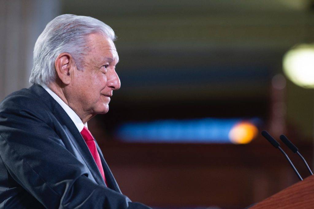 Era una vergüenza que los bancos no pagaran impuestos: AMLO
