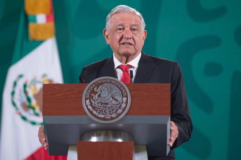 AMLO pide manifestaciones pacíficas, sin violencia o destrozos