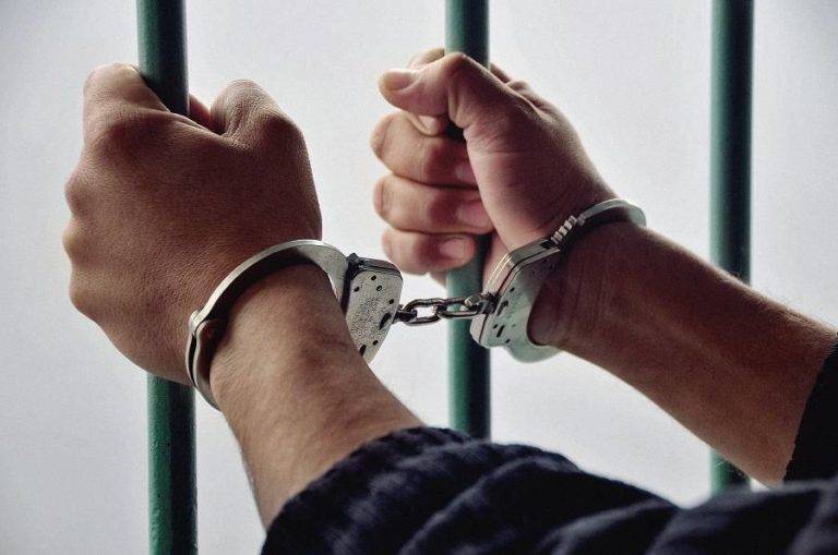 Detienen a hombre acusado de abusar de 70 menores en Colombia