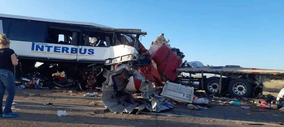 Reportan 16 muertos y 22 heridos por accidente automovilístico en Sonora